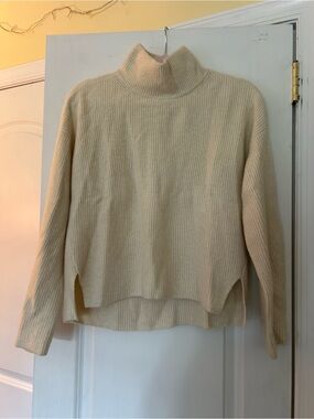 ABERCROMBIE Cream Turtleneck Ribbed Women's Sweater